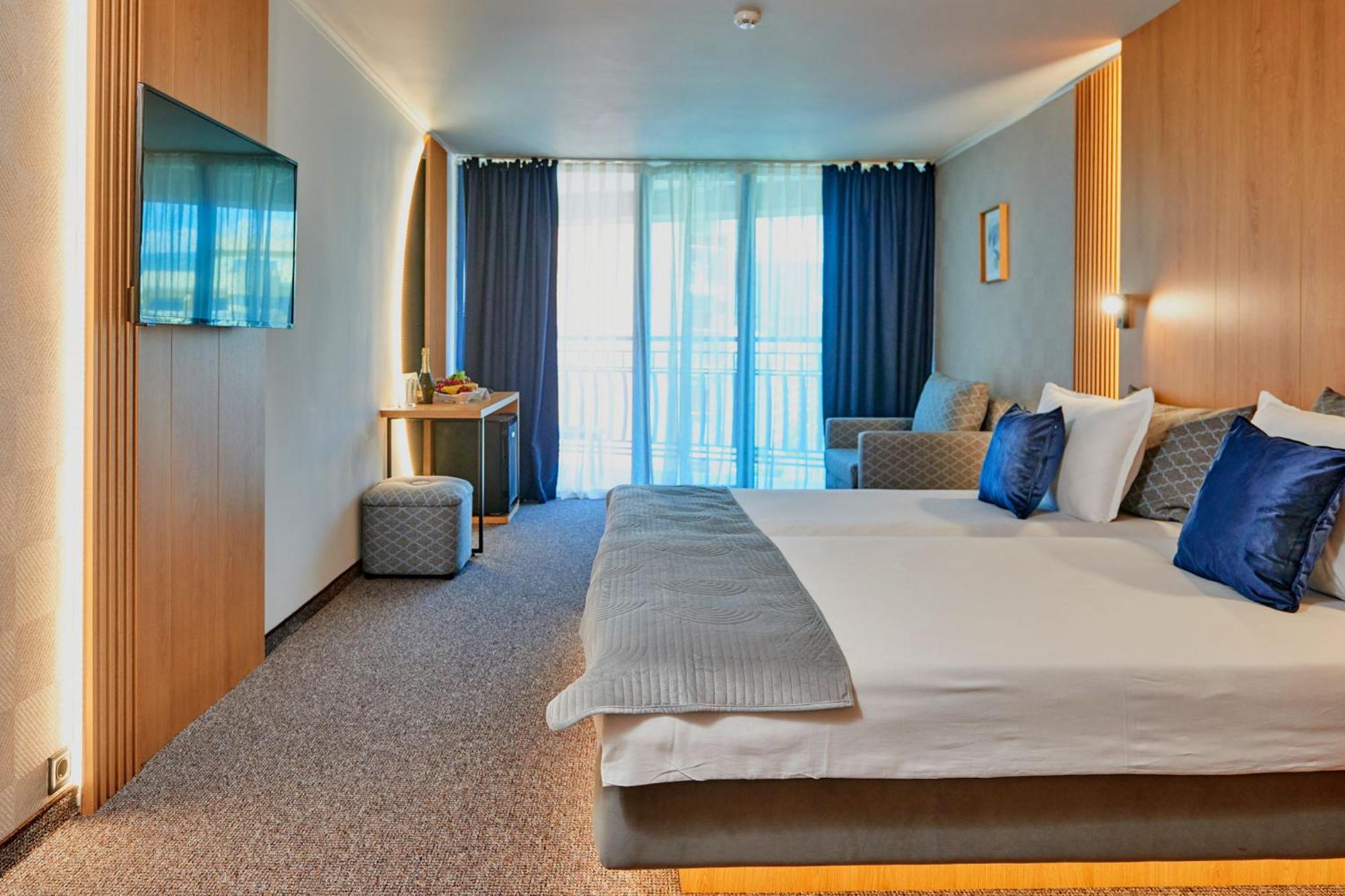 Twin Room Balcony Side Sea View